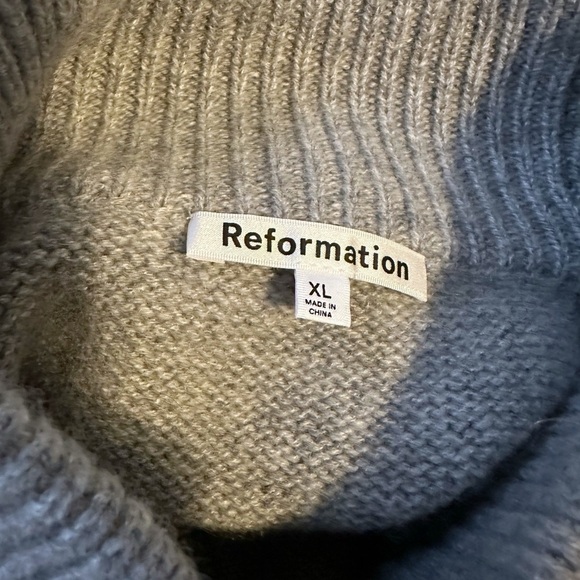 Reformation Garret Cashmere Cropped Turtleneck Sweater - Picture 4 of 6